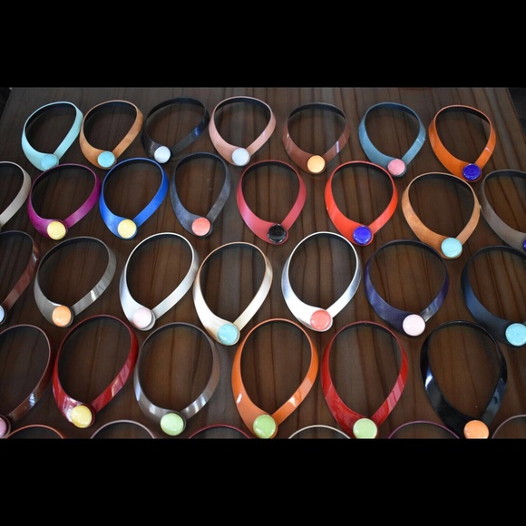 Beautiful leather and acrylic necklace - Picture 1 of 4